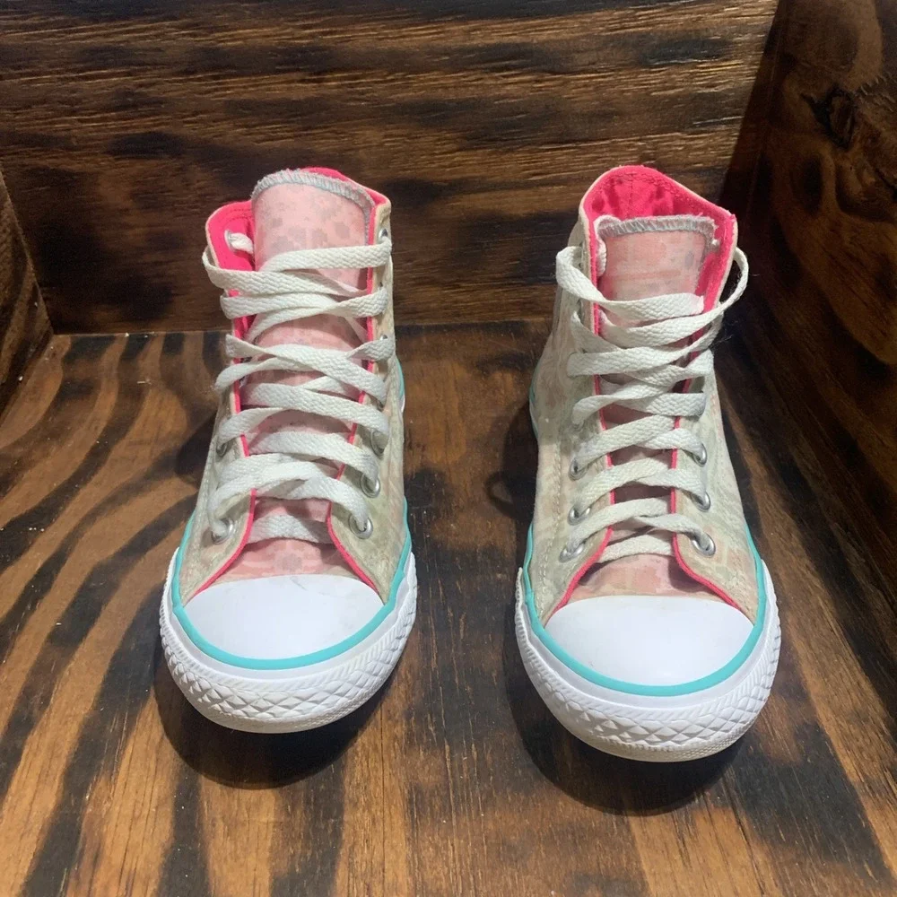 Converse‎ Chuck Taylor High Top Canvas Winter Graphic Sneakers Kids/Jr. Sz 2